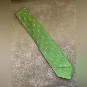 Brooks Brothers men’s 100% silk tie